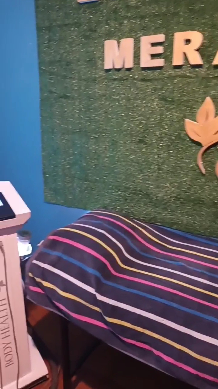 Masaje relajante con piedras calientes y aromaterapia en Meraky Spa